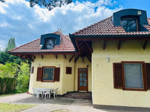 Nefelejts Deluxe Home — 4-Star Luxury Hotel in Zamardi, Hungary