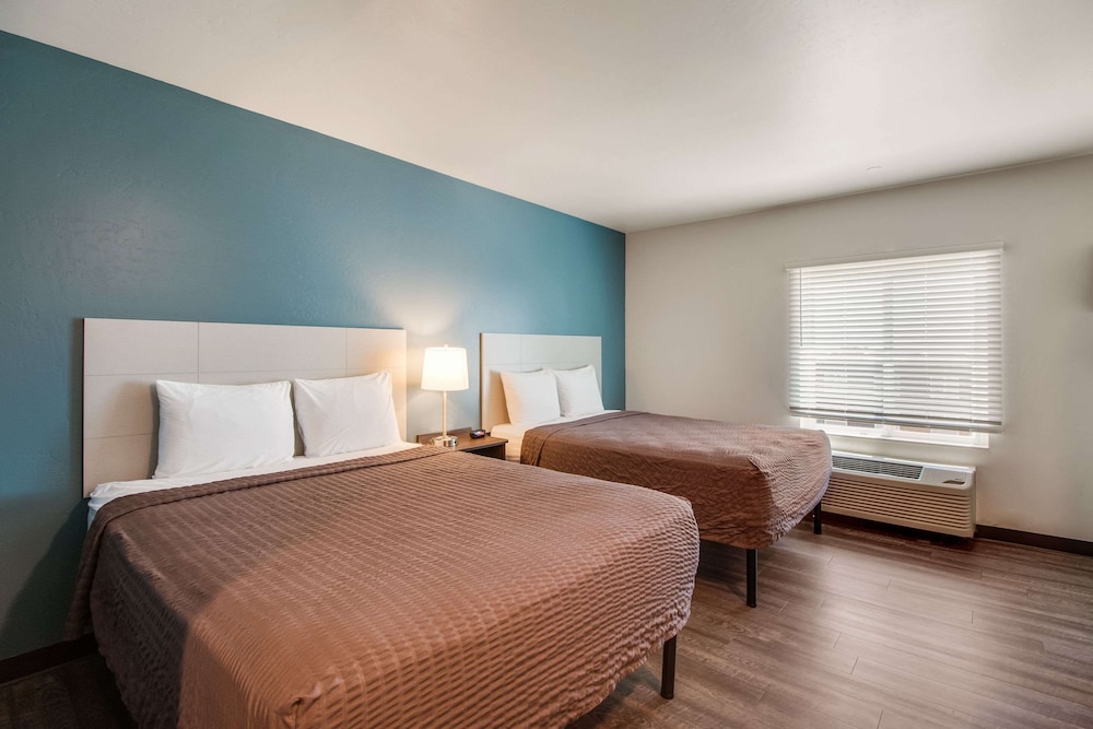 WoodSpring Suites Bakersfield Airport - photo 12