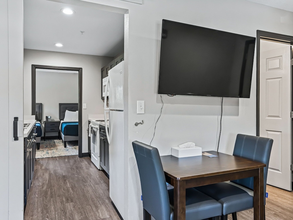 Baymont by Wyndham Ocala Suites - photo 16