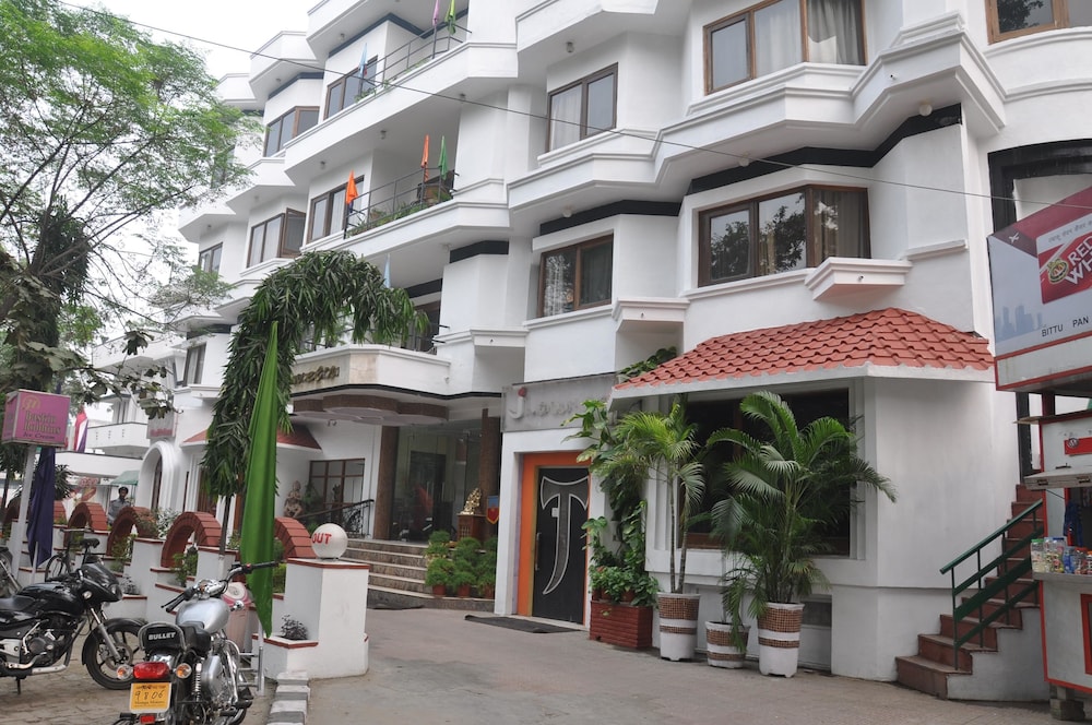 Hotel Jewels in Karnal, India