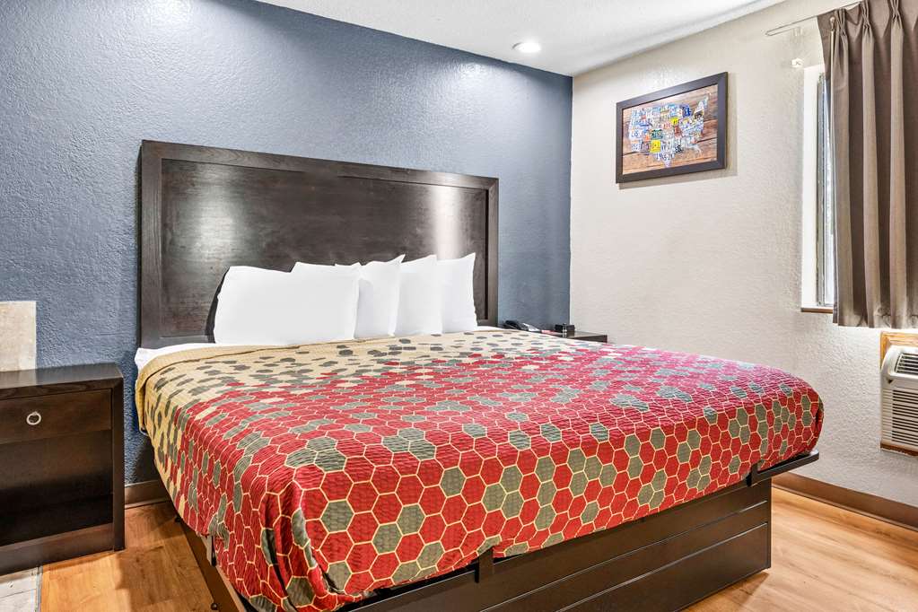 Econo Lodge Akron Copley Northwest - photo 23