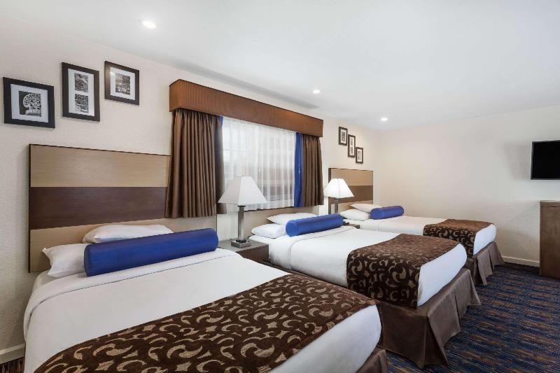 Howard Johnson by Wyndham Berkeley - photo 5