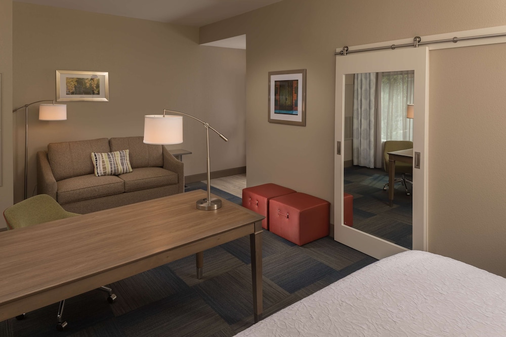 Hampton Inn & Suites Asheville Biltmore Village - photo 12