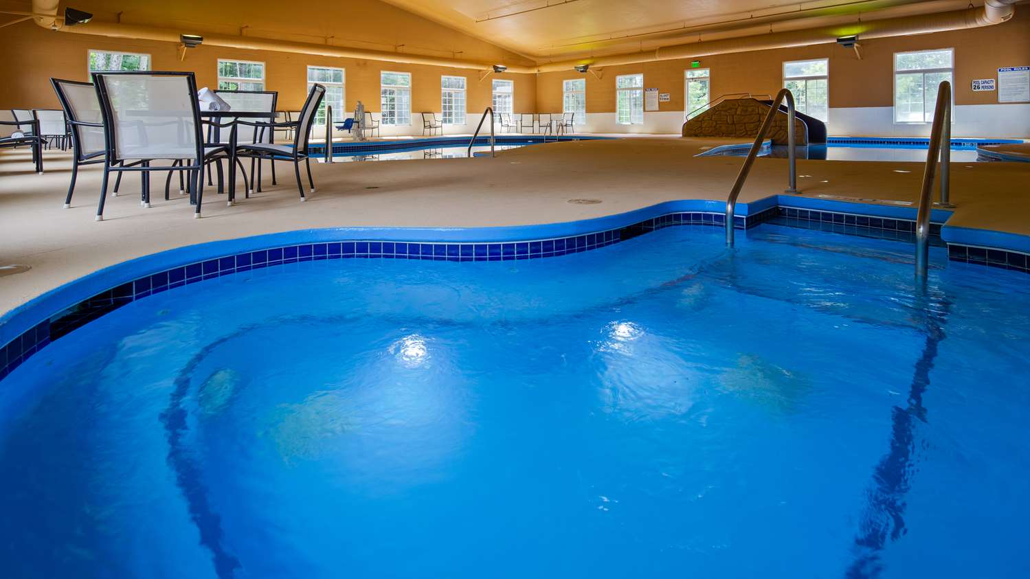 Crandon Inn and Suites - photo 7