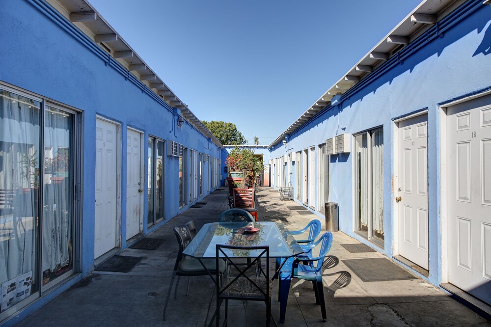 Pavilions Motel - photo 39