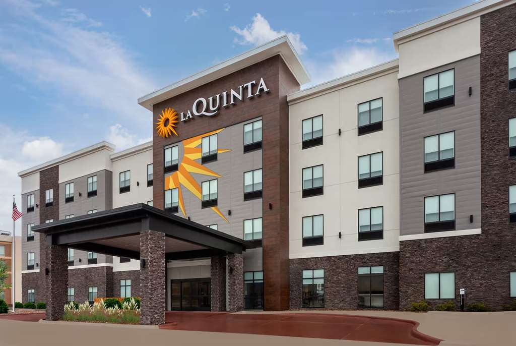 La Quinta Inn & Suites Coralville Iowa City - photo 2