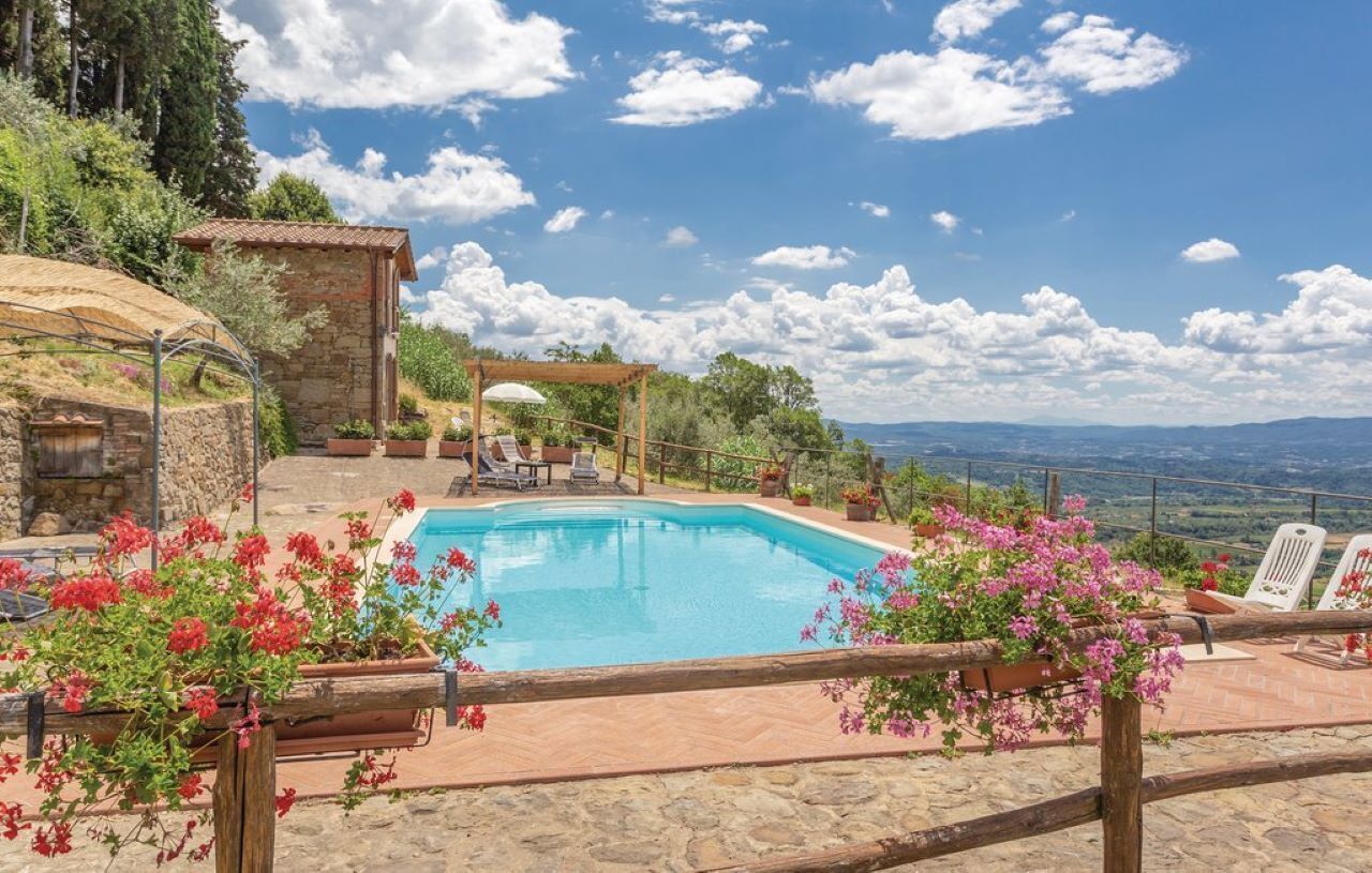 Il Moraiolo Idromassaggio & Sauna con vista — 4-Star Luxury Hotel in Loro Ciuffenna, Italy