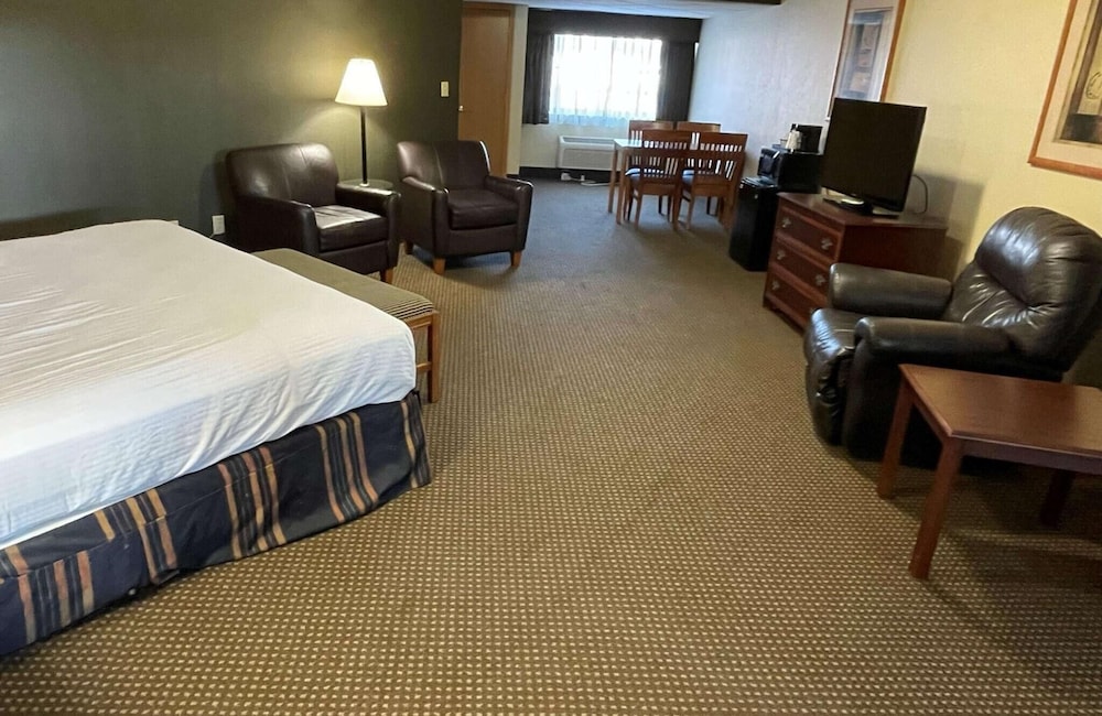 Crossroads Hotel and Event Center - photo 9