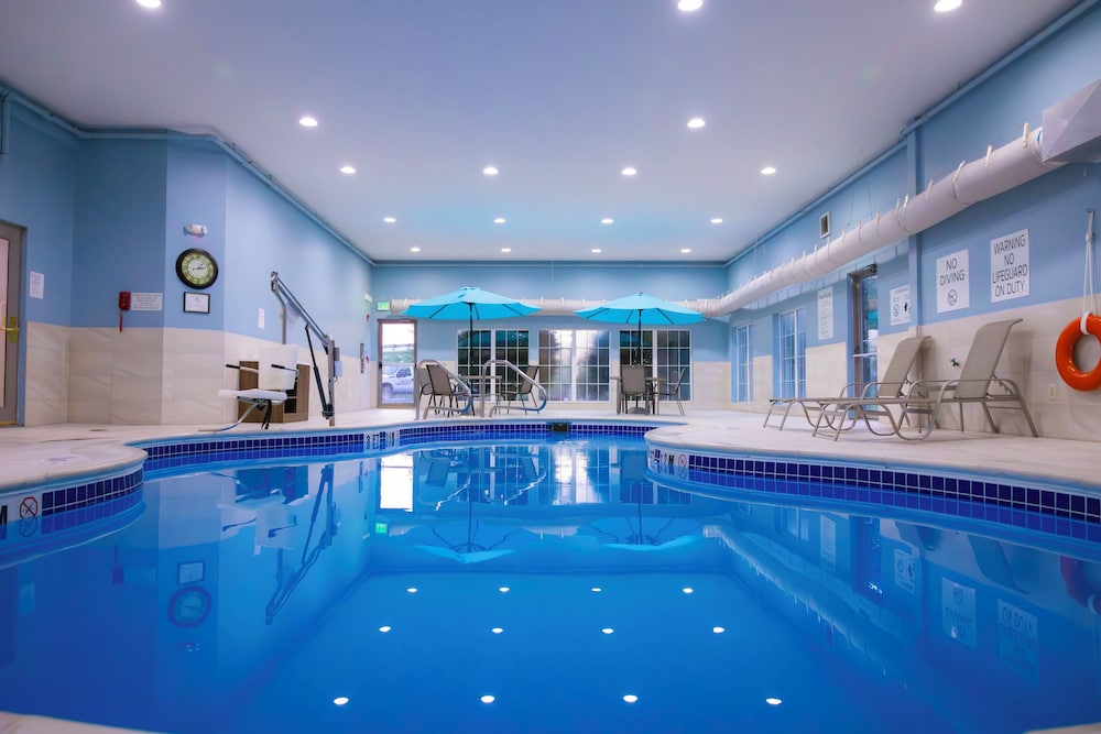 Holiday Inn Express & Suites Center Township by IHG - photo 17