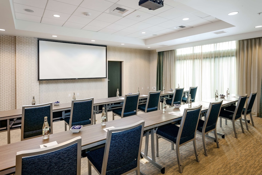 Hampton Inn & Suites by Hilton Seattle Northgate - photo 38