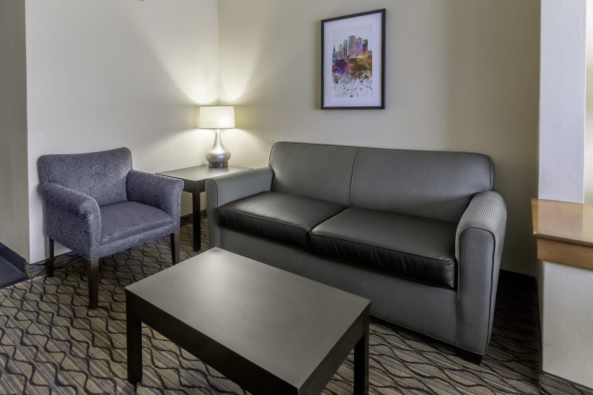 Holiday Inn Hotel & Suites Milwaukee Airport by IHG - photo 10