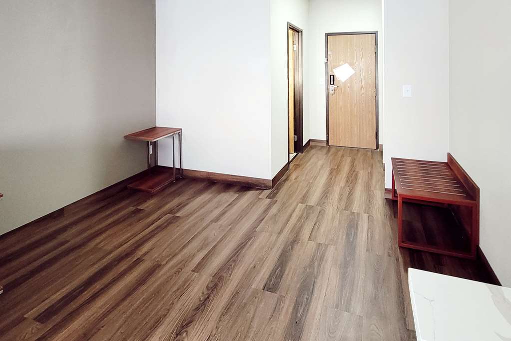 Econo Lodge Fargo West Acres - photo 10