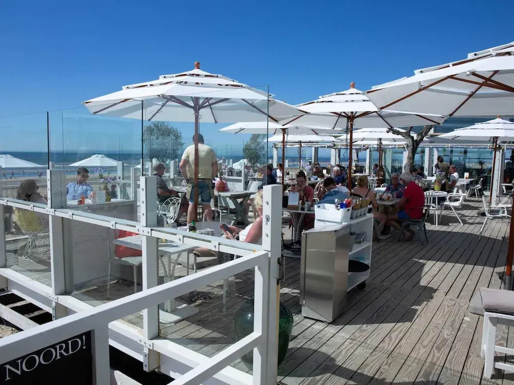Romantic holiday home in Schoorl near the sea — 4-Star Luxury Hotel in Bergen, Netherlands