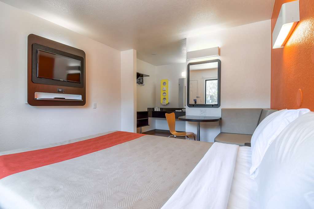 Motel 6 San Diego CA Hotel Circle Mission Valley - photo 6