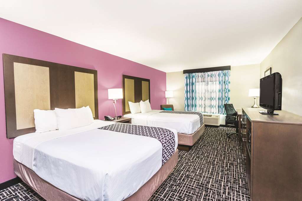 La Quinta Inn & Suites by Wyndham Loudon - photo 24