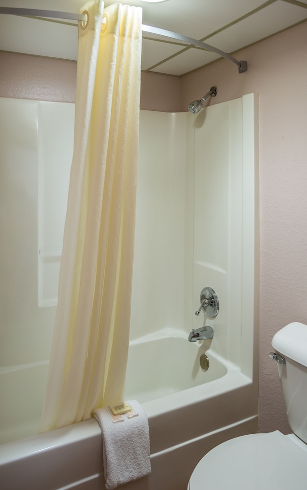 Prime Rate Inn - photo 24