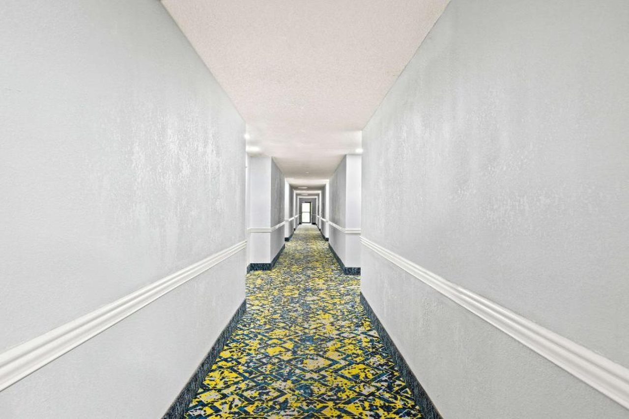 Econo Lodge London North - photo 8