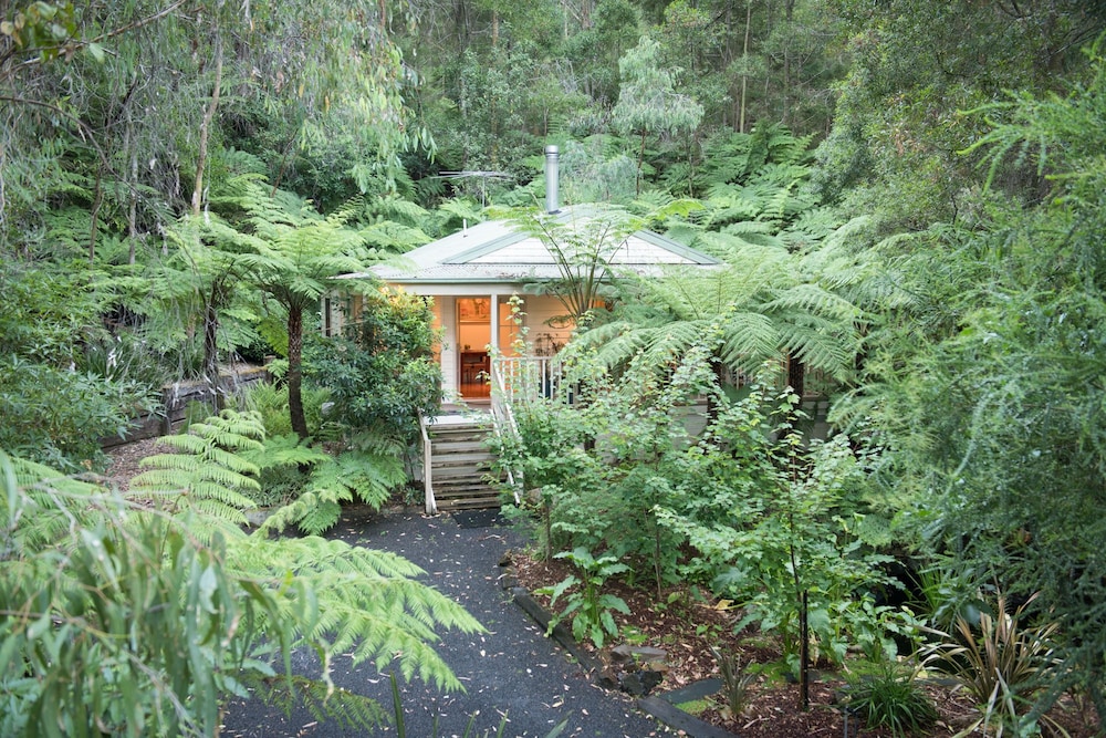Myers Creek Cascades Luxury Cottages — 4-Star Luxury Hotel in Healesville, Australia