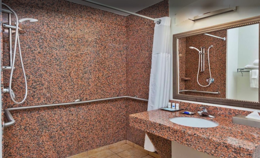 Best Western Plus Columbus North Ft. Moor - photo 16
