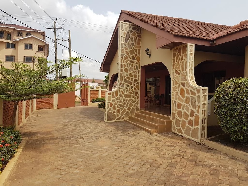 Benconi Lodge — 4-Star Luxury Hotel in Accra, Ghana