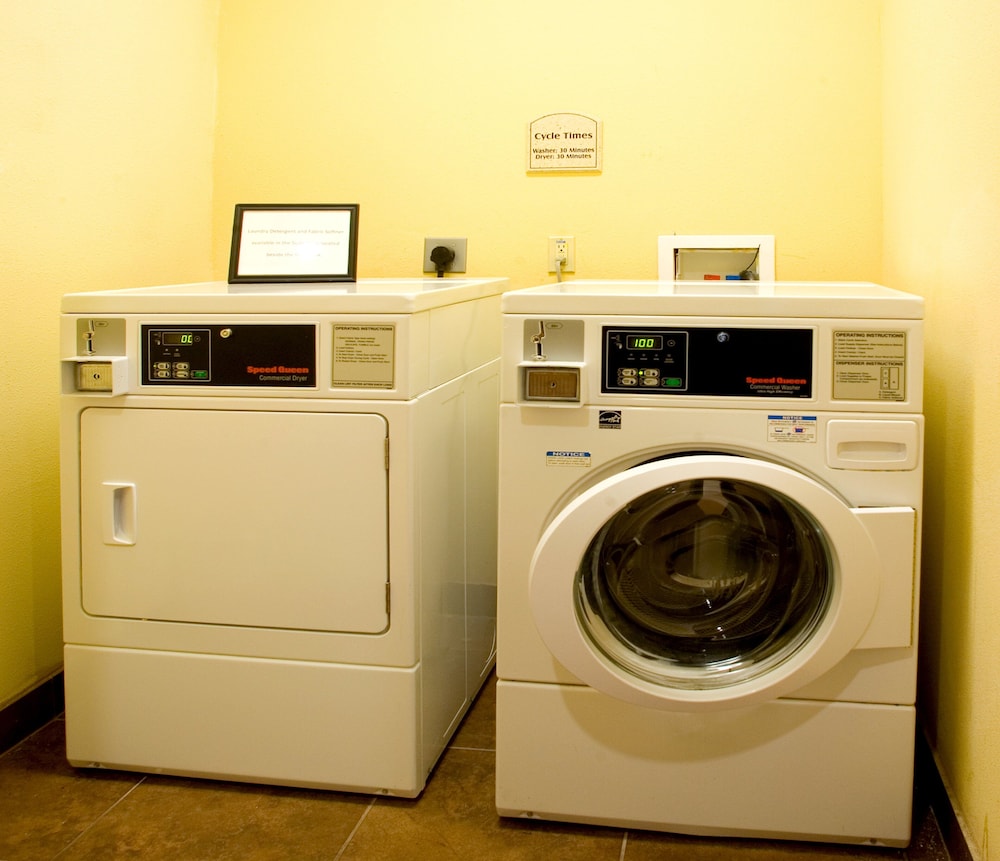 Holiday Inn Express and Suites Jourdanton Pleasant - photo 17