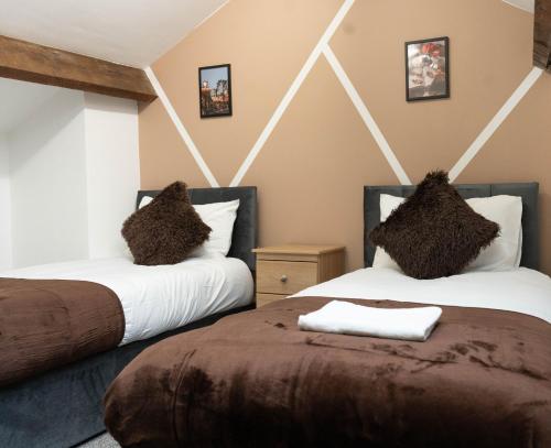 Sleeps 14 Contractors Family Relocators in Wolverhampton, United Kingdom