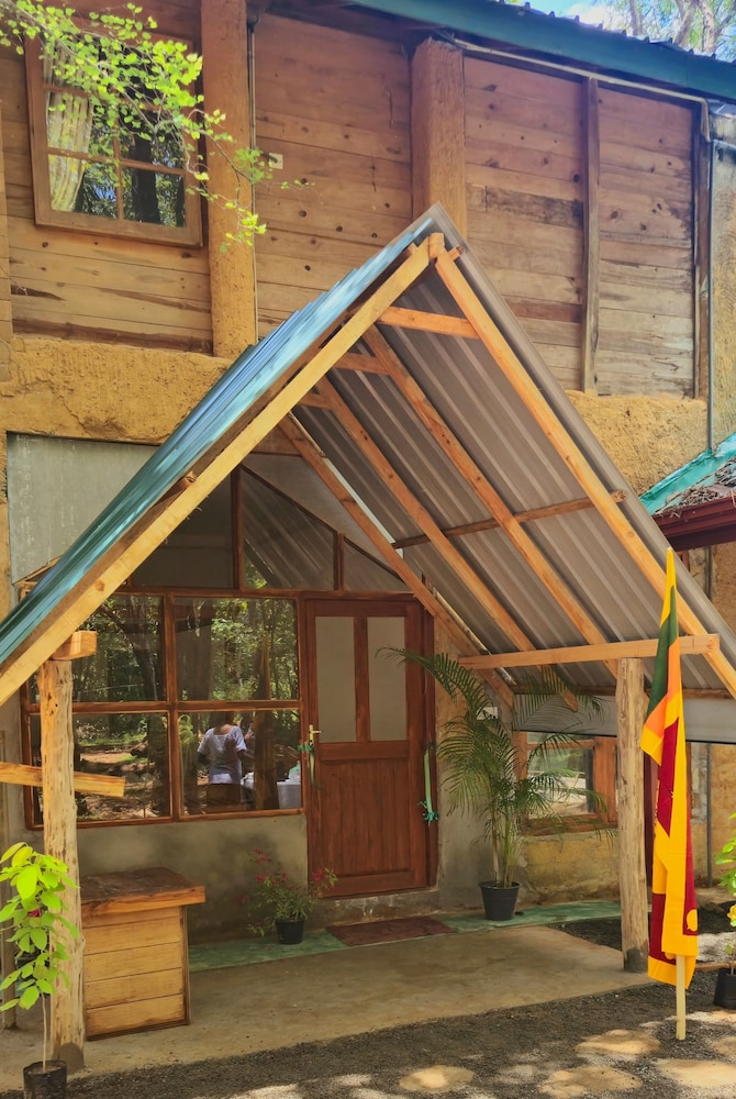 Tree Plus - carbon neutral hotel in Sigiriya