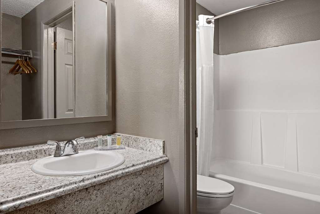 Days Inn by Wyndham Lakewood South Tacoma - photo 32