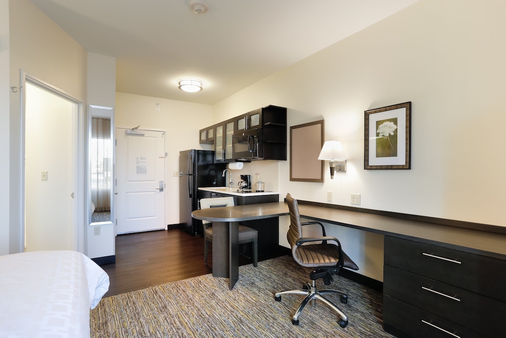 Candlewood Suites Lenexa Overland Park Area - photo 15