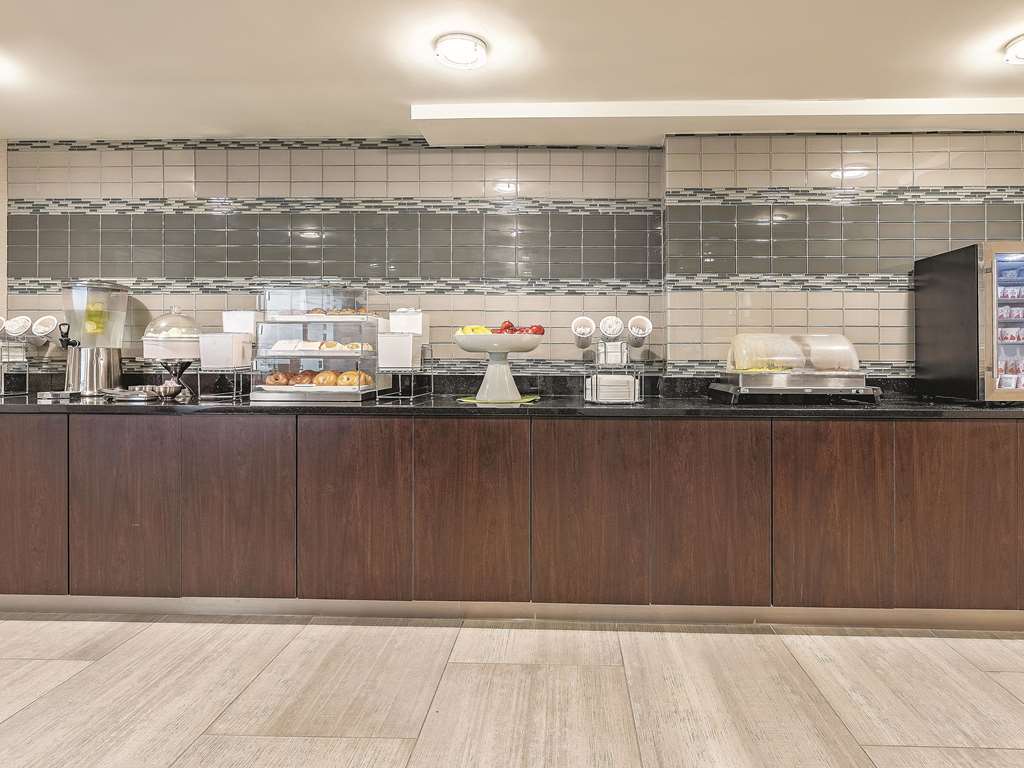 La Quinta Inn & Suites by Wyndham Salem NH - photo 44