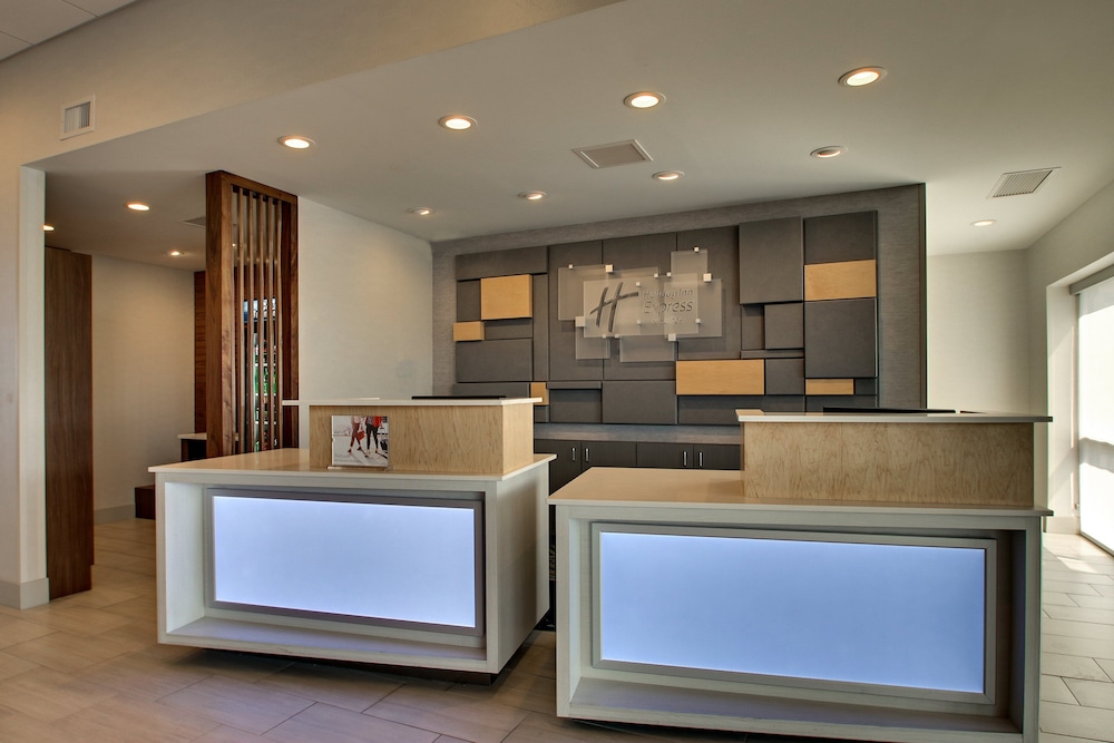 Holiday Inn Express & Suites Findlay North by IHG - photo 40