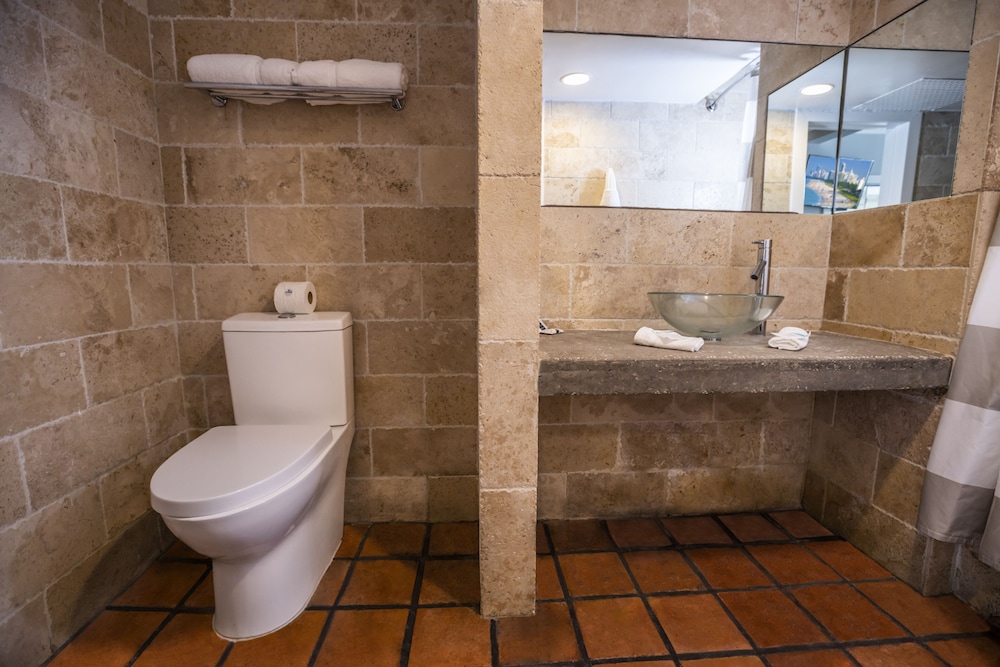 Chesterfield Hotel & Suites - photo 35