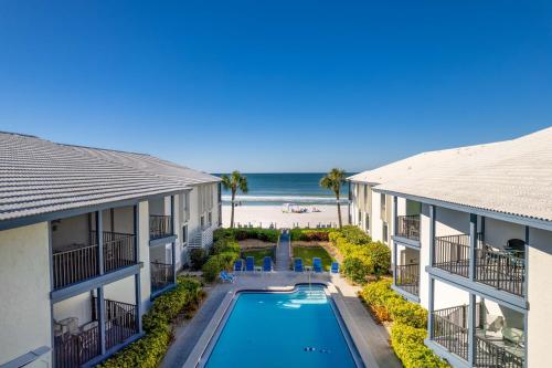 Beach Front Condo Sea View Play at Gulf Place — hotel in Holmes Beach