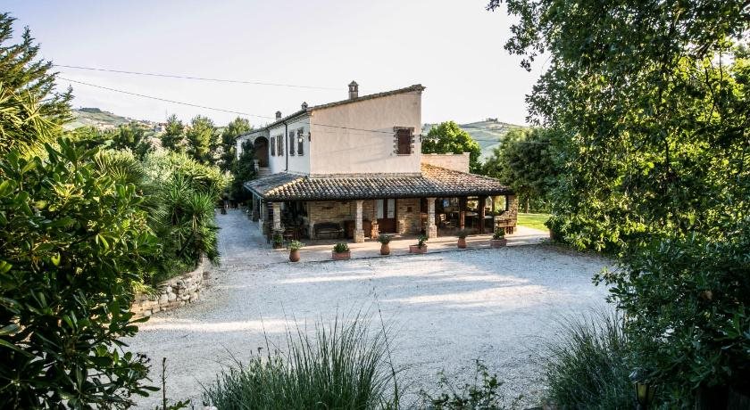 Agriturismo Col Morino — 4-Star Luxury Hotel in Pineto, Italy