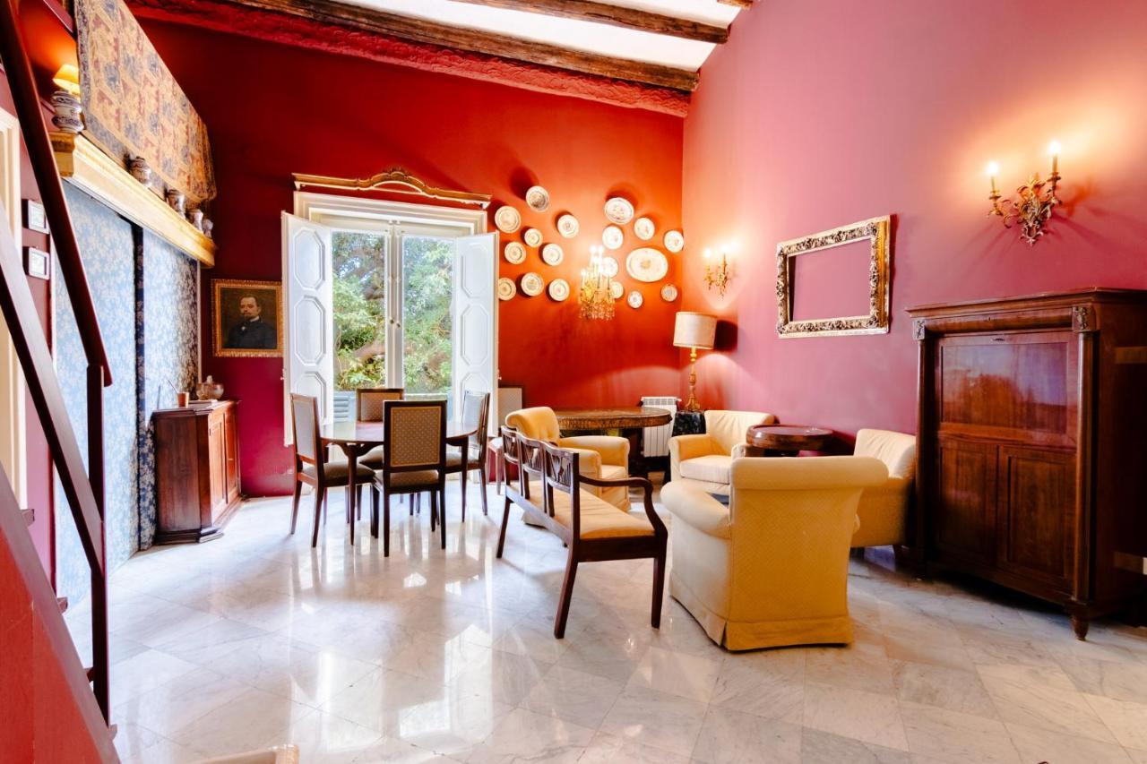 La Dimora del Conte immersa nel verde in centro città — 4-Star Luxury Hotel in Palermo, Italy