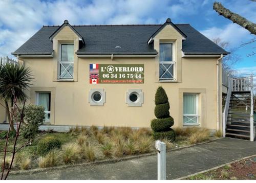 L'overlord - carbon neutral hotel in Unknown City