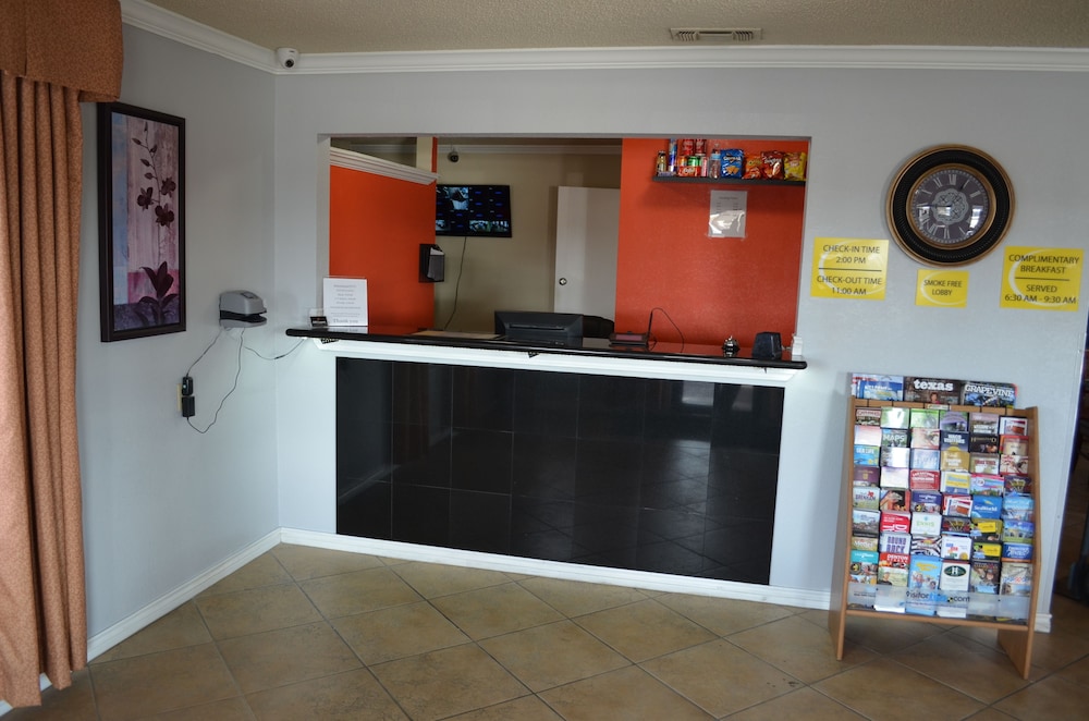 Hill Country Inn & Suites - photo 3