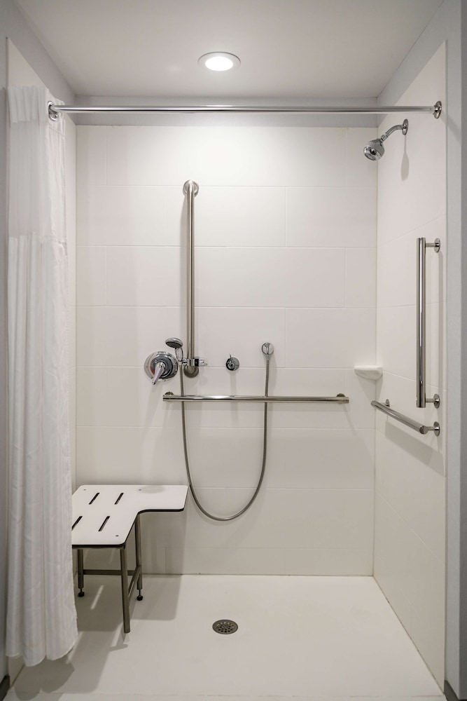 Hilton Garden Inn Louisville Mall of St. Matthews - photo 22