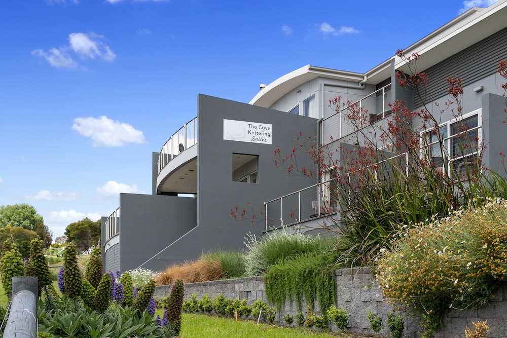 The Cove Kettering — 4-Star Luxury Hotel in Woodbridge, Australia