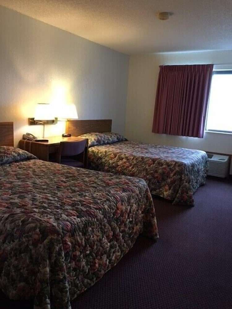Clarion Hometown Inn - photo 10