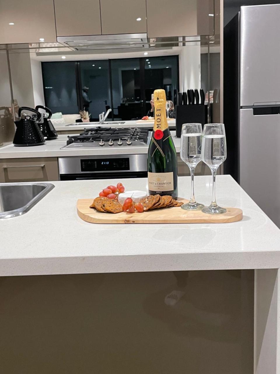Fantastic 3 Bedroom Apartment in Southbank — 4-Star Luxury Hotel in Melbourne, Australia