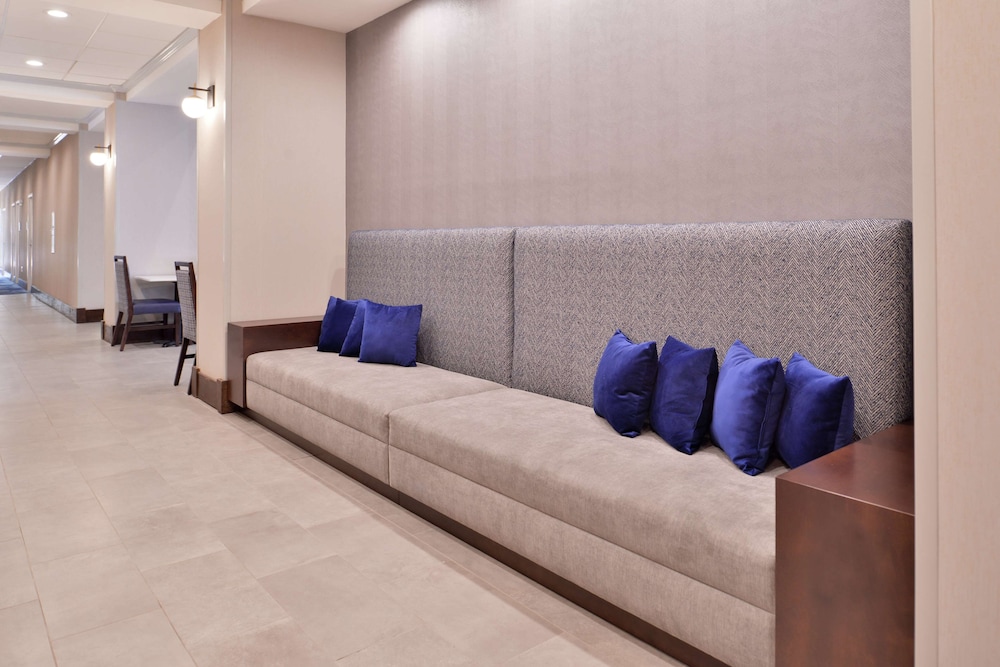 Hampton Inn & Suites Legacy Park Frisco - photo 6