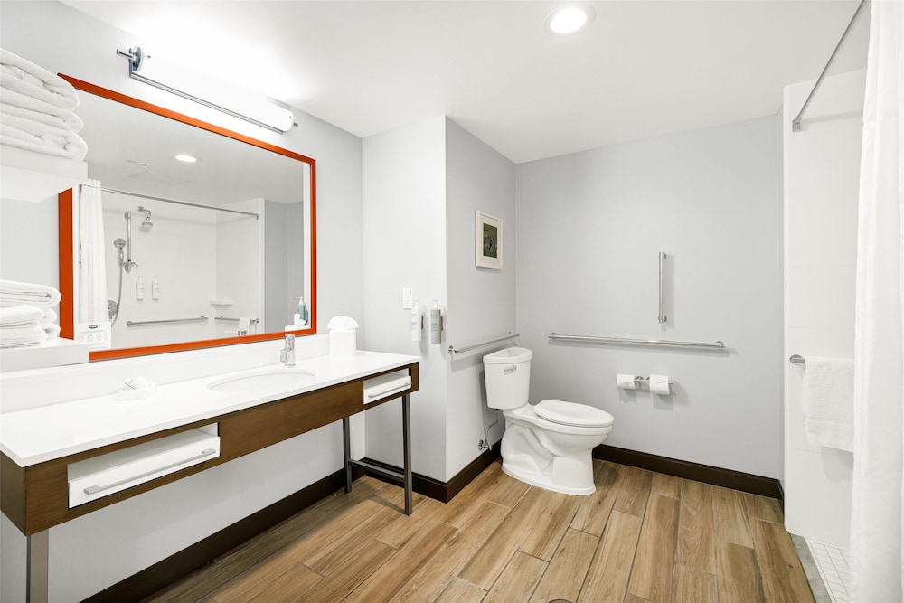 Hampton Inn & Suites Logan - photo 38