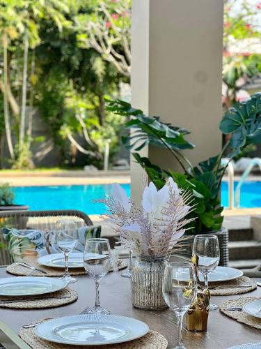 5BR Villa with Private Pool Sukhumvit 10mins BTS — 5-Star Luxury Hotel in Bangkok, Thailand