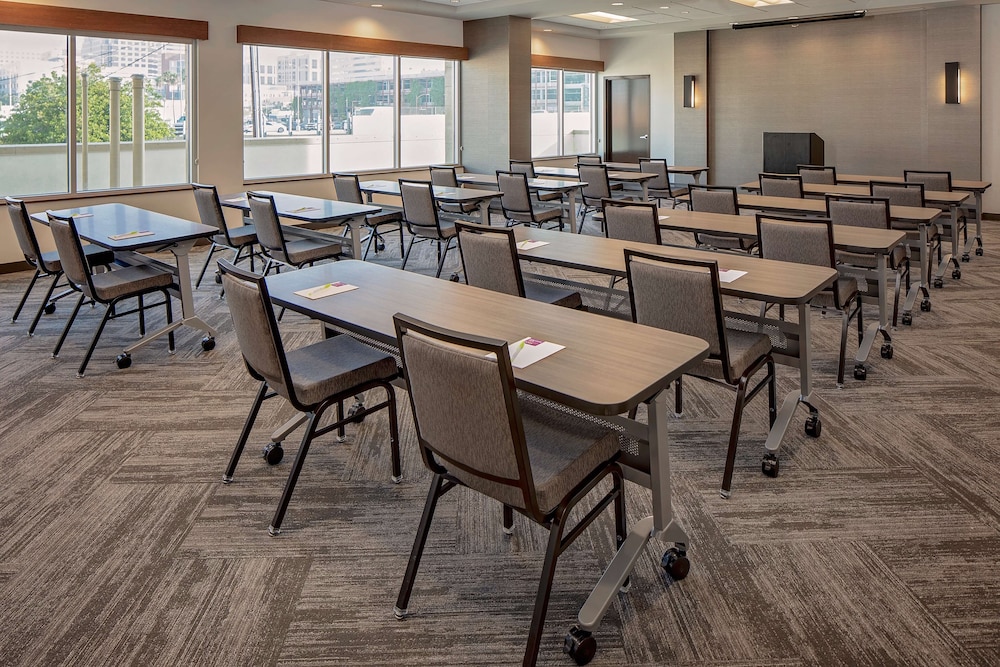 Hyatt Place Glendale Los Angeles - photo 35