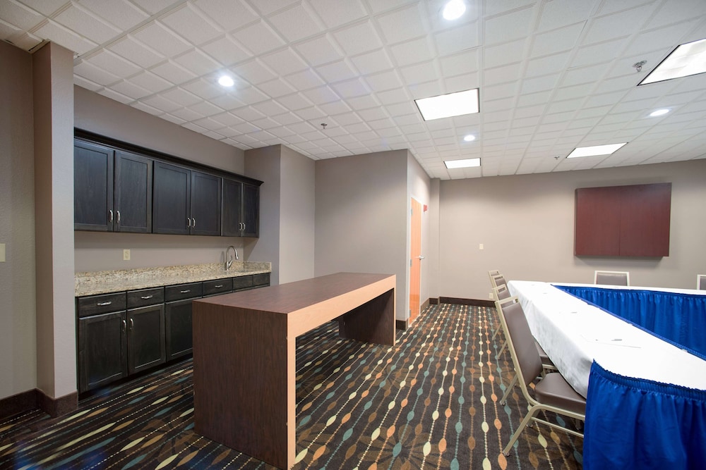 Hampton Inn Louisville North Clarksville - photo 45