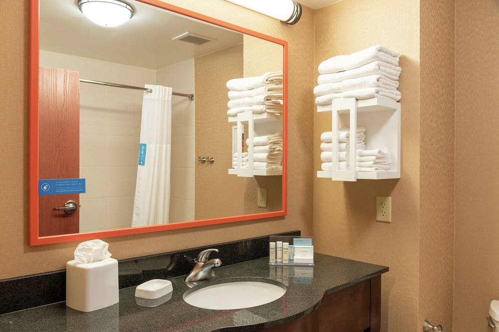 Hampton Inn & Suites Marshalltown - photo 33
