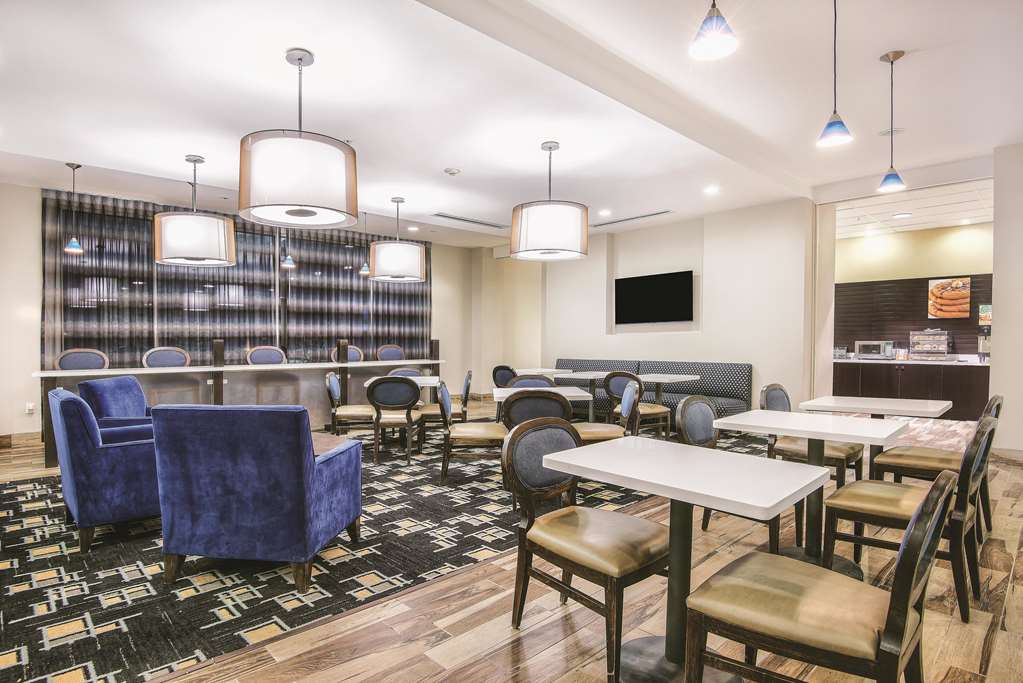 La Quinta Inn & Suites by Wyndham Karnes City Kenedy - photo 46