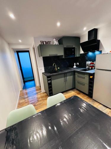 Logement du Sud Avec Jacuzzi in Sommieres, France