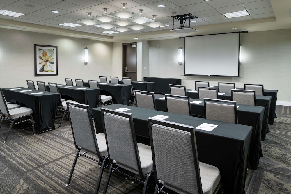 Hilton Garden Inn DFW North Grapevine - photo 39